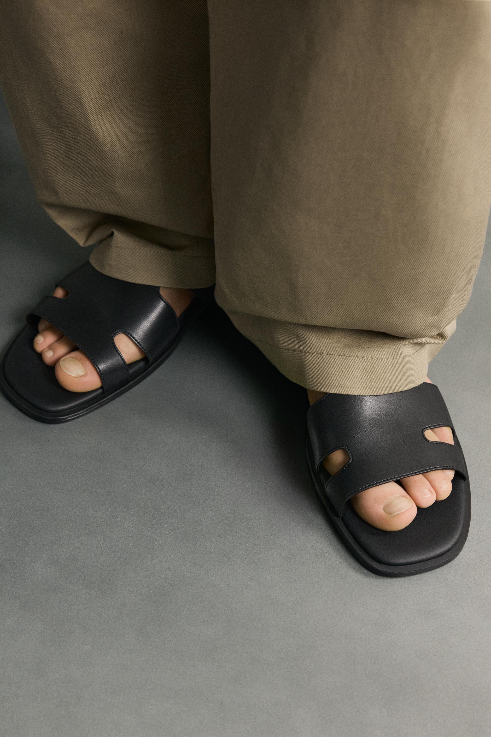 STRAP SANDALS
